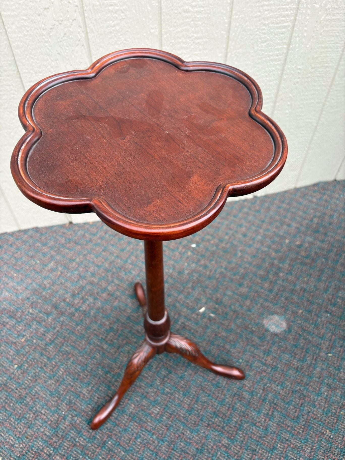 67541 Bombay Mahogany Pedestal Plant Stand with Scalloped Top