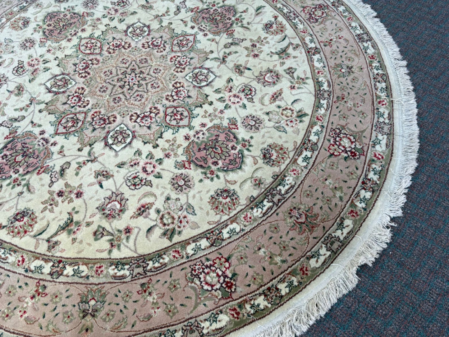 RUG06 Round Oriental Rug with Floral Medallion Design, Wool Blend