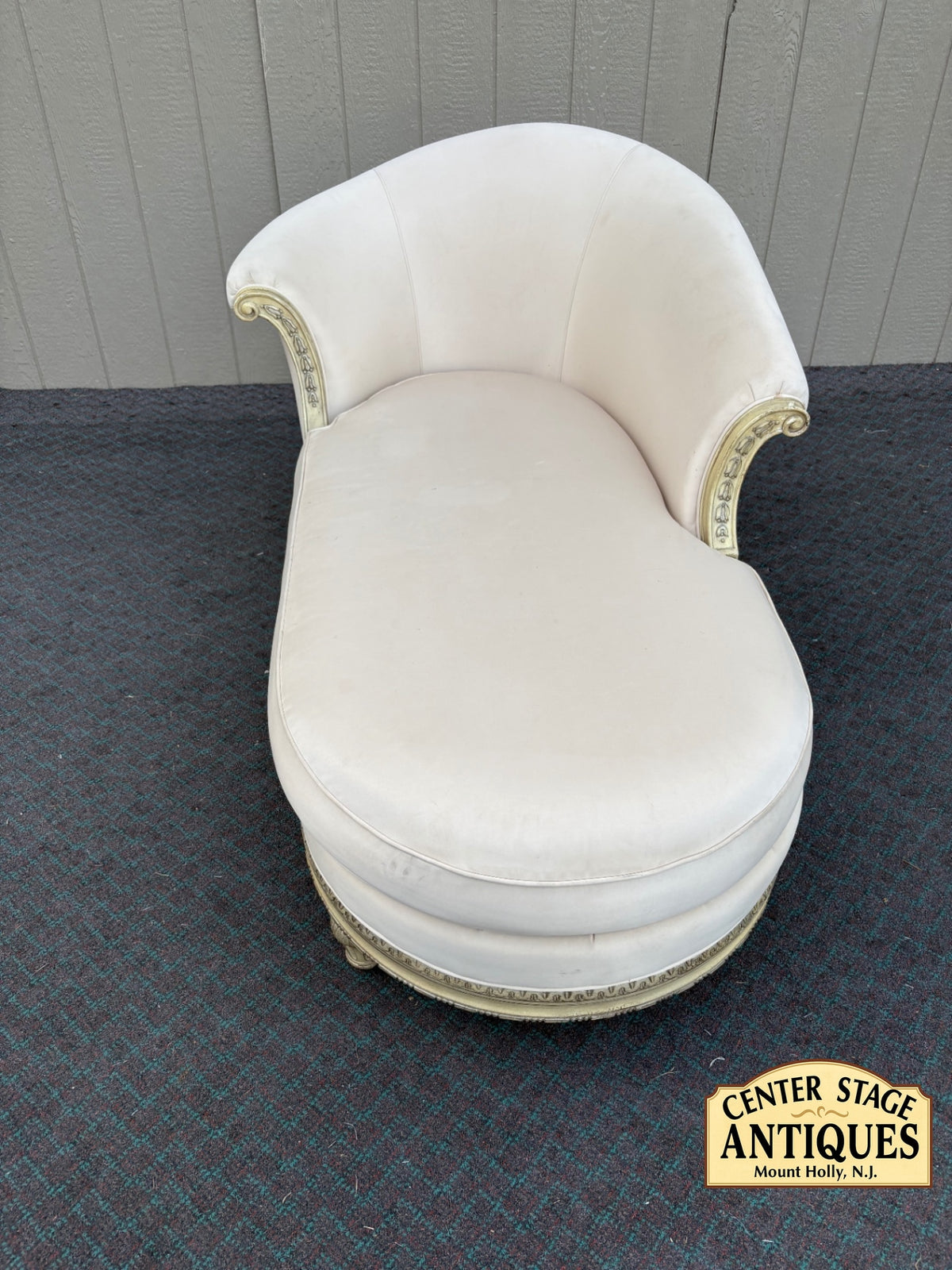68137 Elegant Schnadig Chaise Lounge with Cream Upholstery and Ornate Trim
