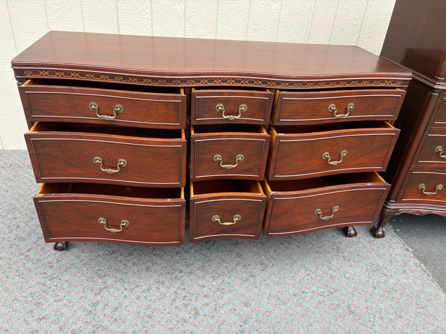 Elegant Mahogany 5-Piece Bedroom Set with Mirror and Dresser