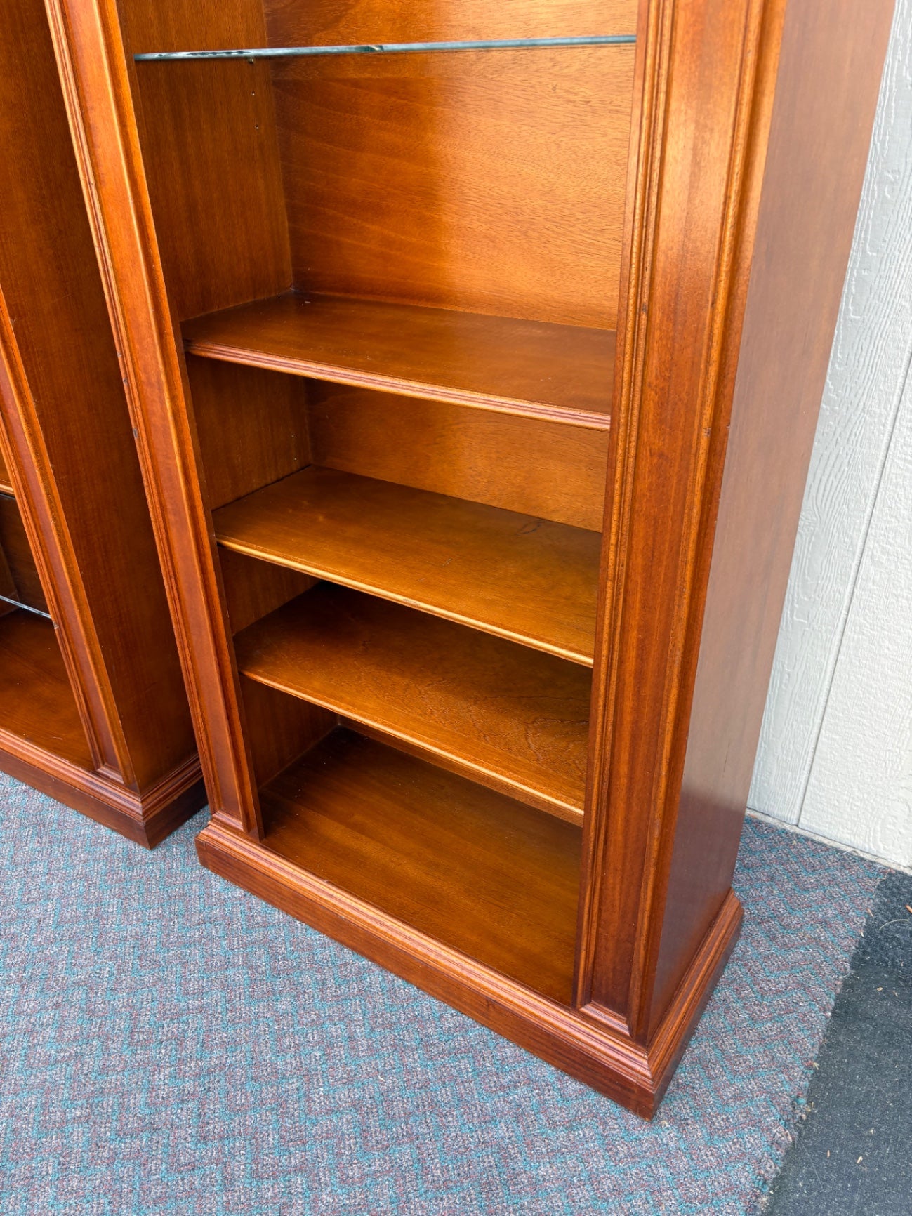 67748  Elegant Set of Three Classic Mahogany Bookcases with Adjustable Shelves