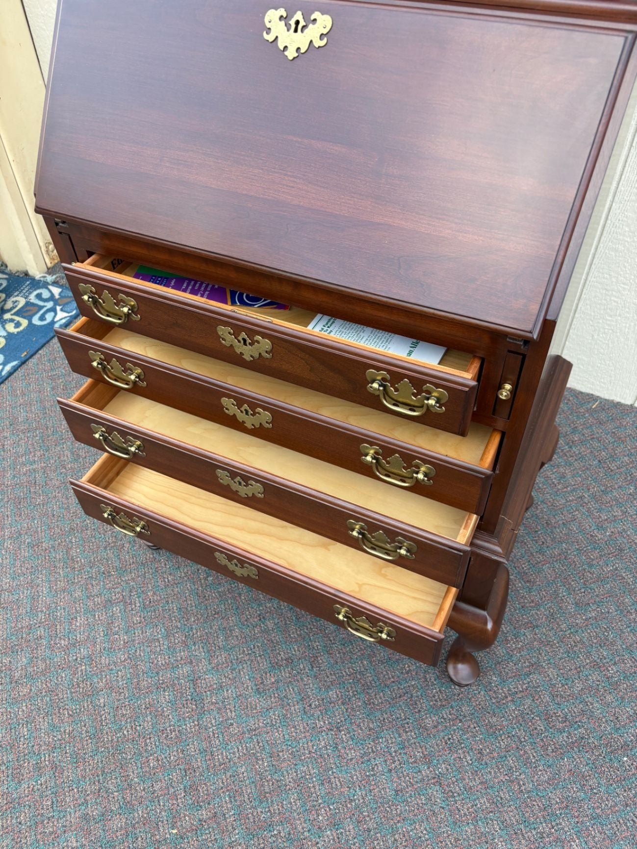 67580 Ethan Allen Traditional Secretary Desk with Hutch in Mahogany
