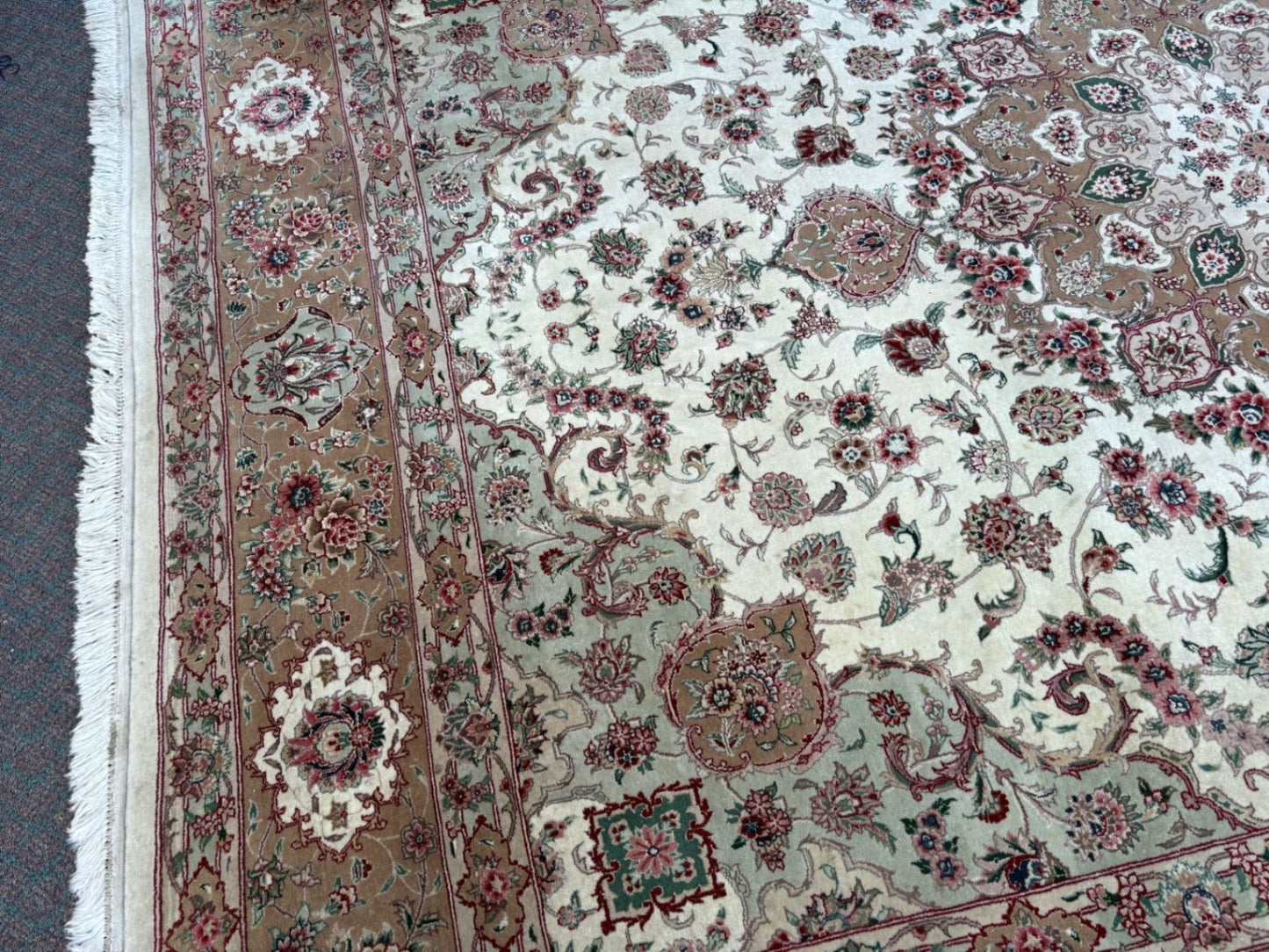 RUG 07 Traditional Oriental Rug with Floral Medallion Design, Wool 8' x 10' 6"
