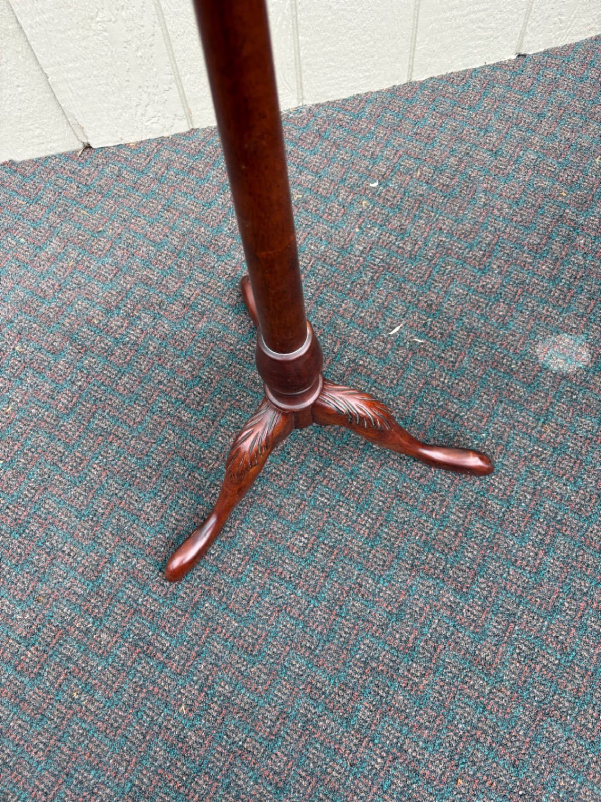 67541 Bombay Mahogany Pedestal Plant Stand with Scalloped Top