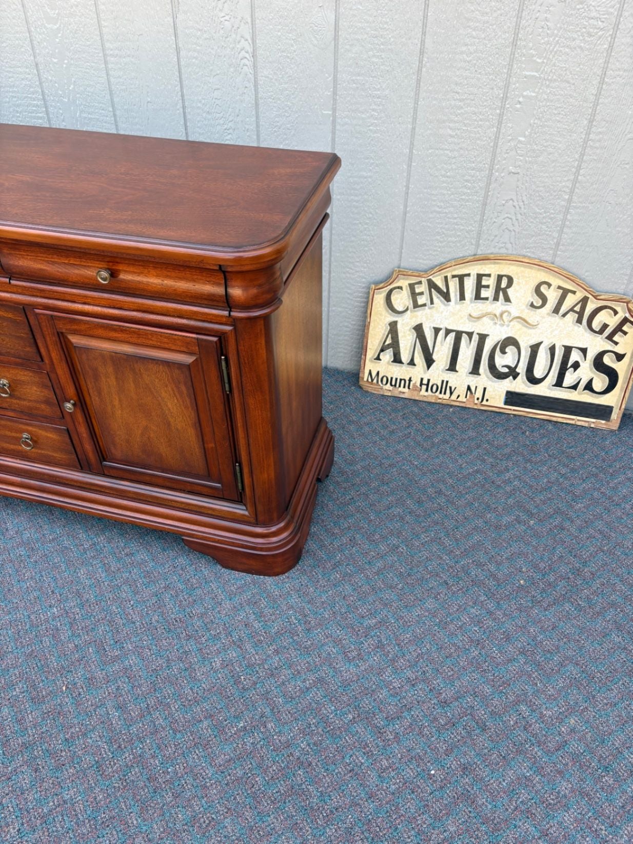 67655 Elegant Mahogany Sideboard with Drawers and Cabinets