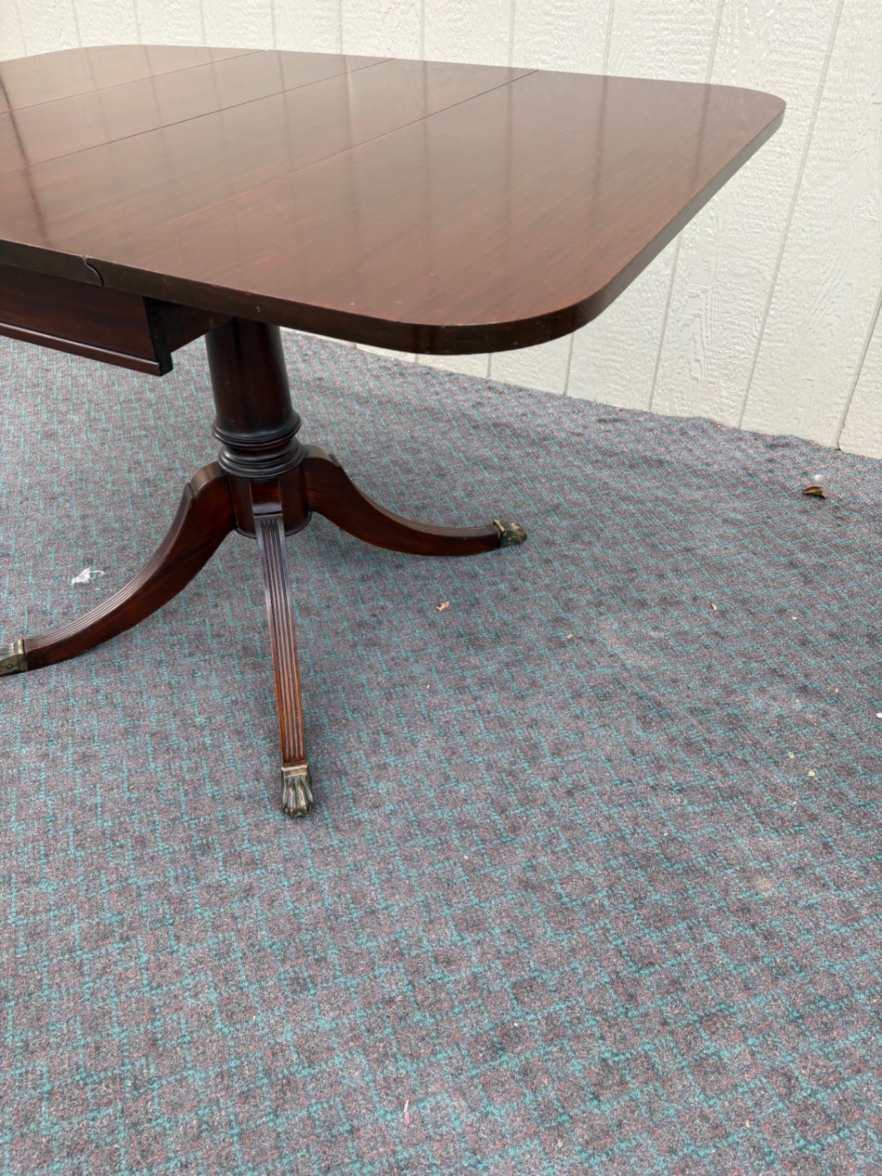 68092  Elegant Duncan Phyfe Drop Leaf Dining Table with Mahogany Finish