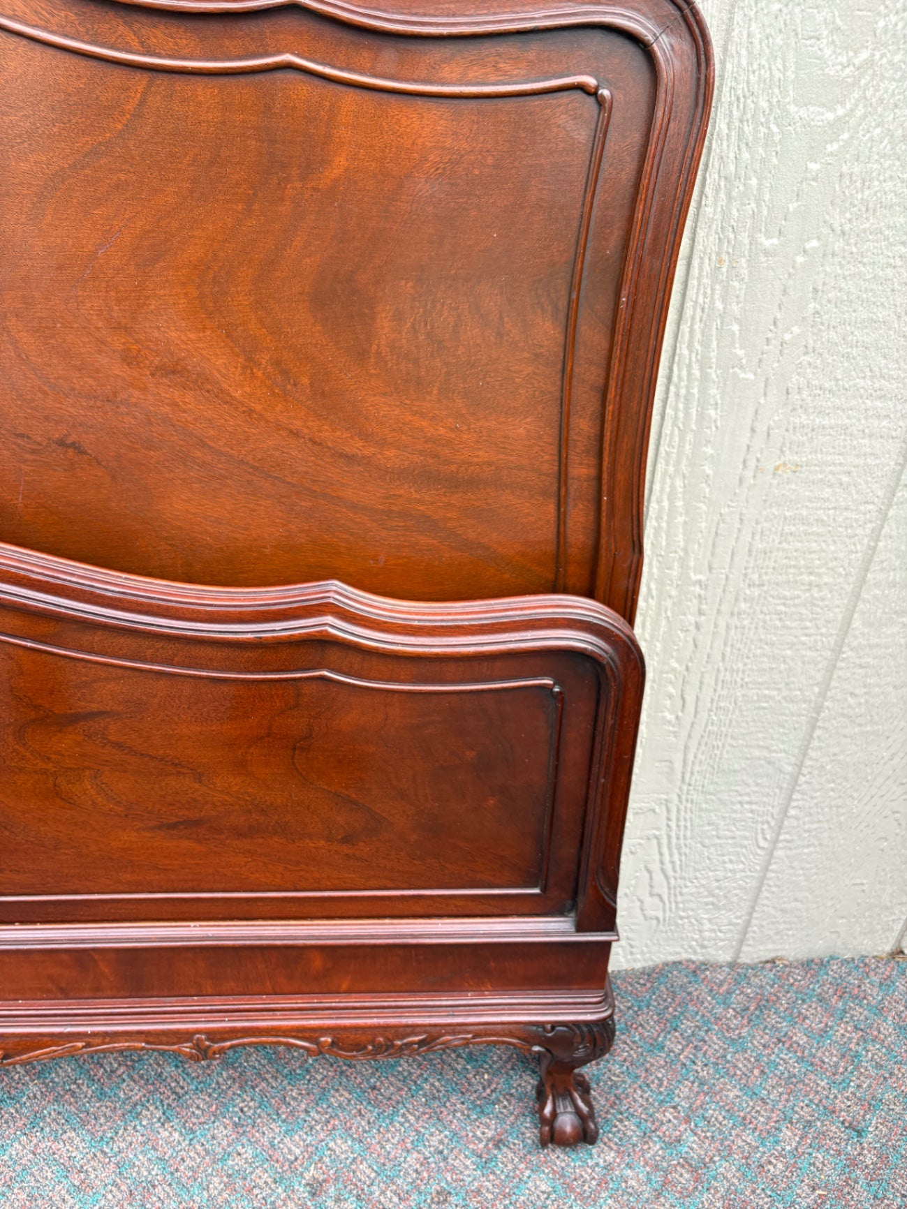 Elegant Mahogany 5-Piece Bedroom Set with Mirror and Dresser