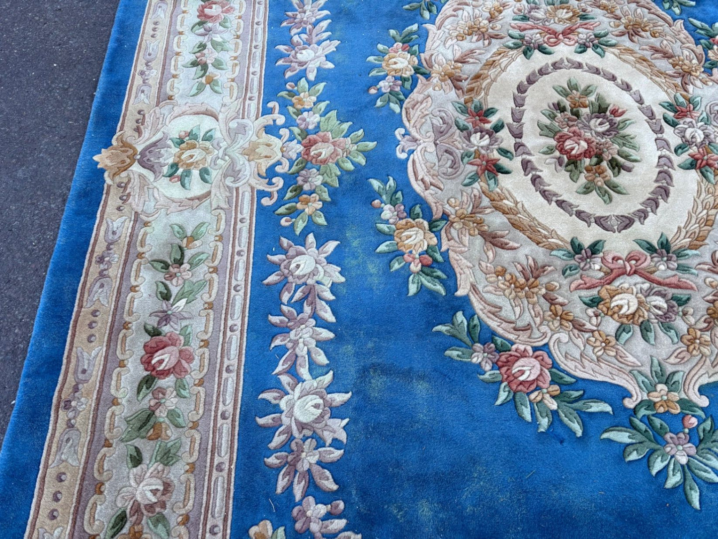 RUG01  Elegant European-Style Floral Area Rug in Rich Blue Wool