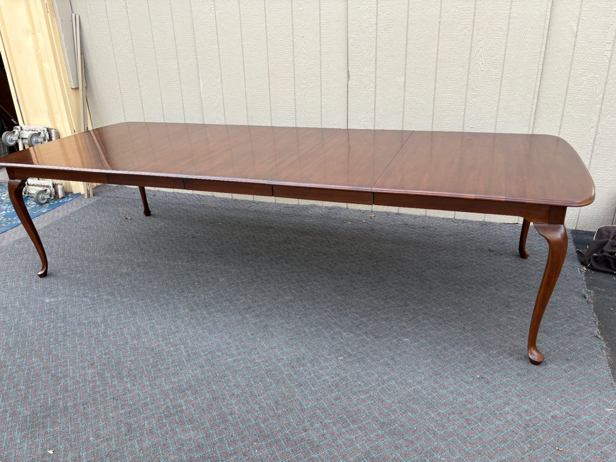 68164  Queen Anne Dining Table with 6 Chairs, Solid Wood, Elegant Design