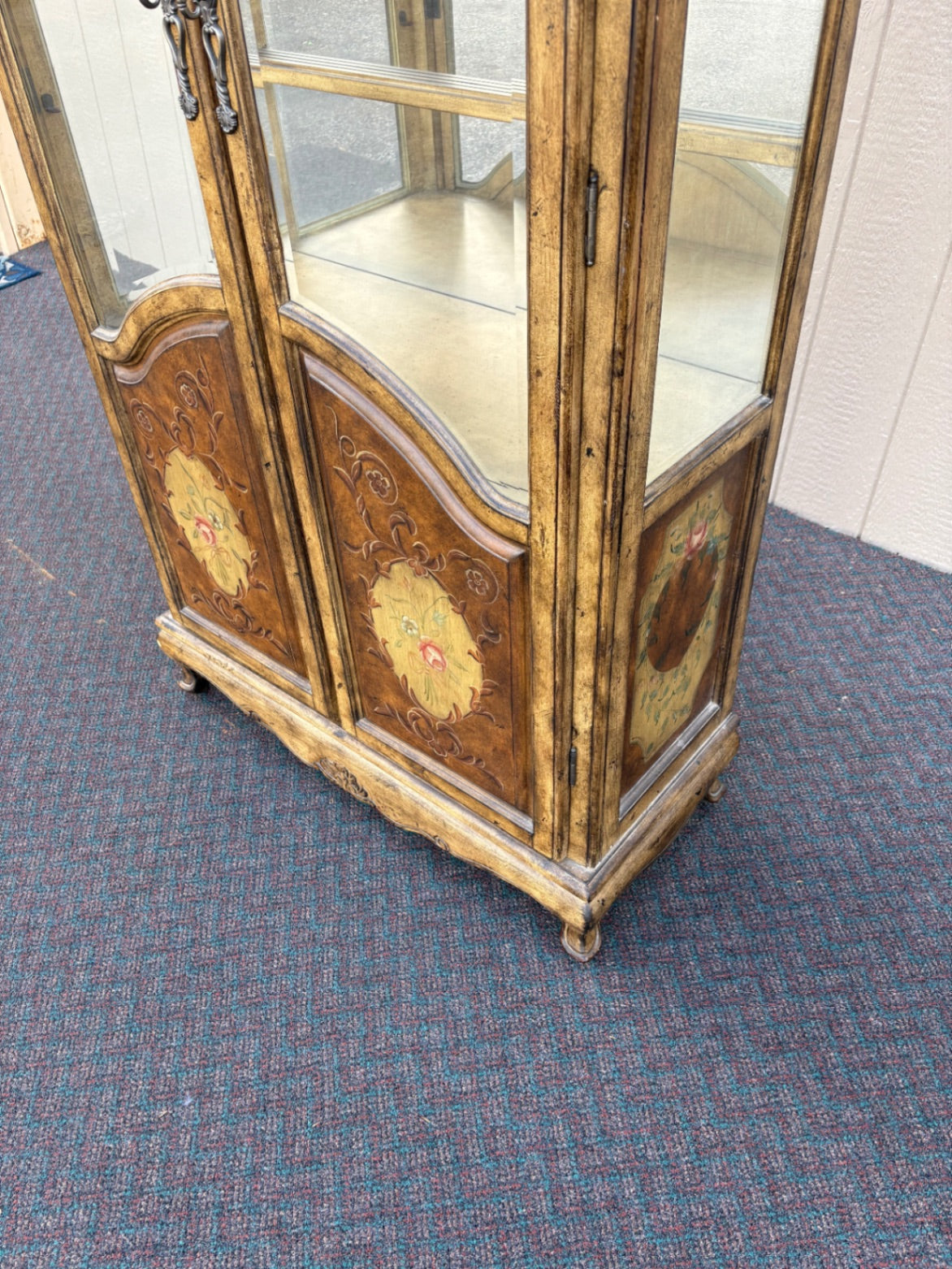 67683 French Provincial Hand-Painted Curio Cabinet with Glass Doors