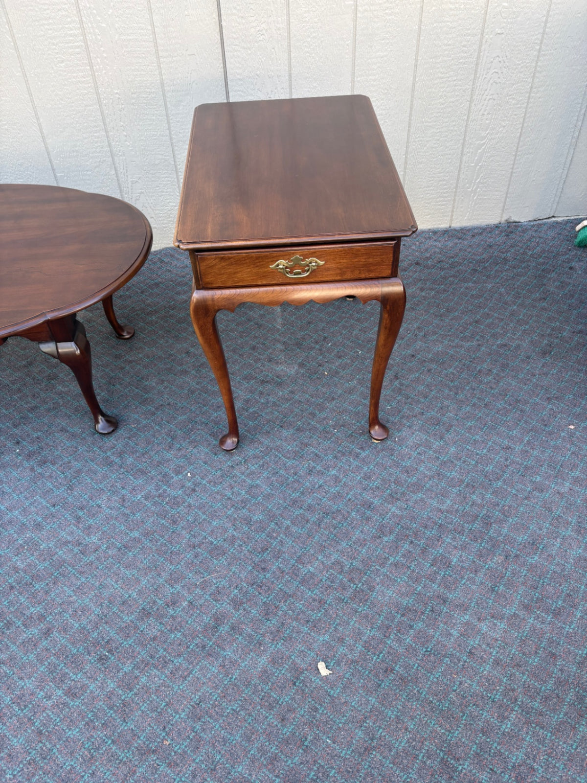68213 Statton Cherry Queen Anne Style 3-Piece Coffee Table Set