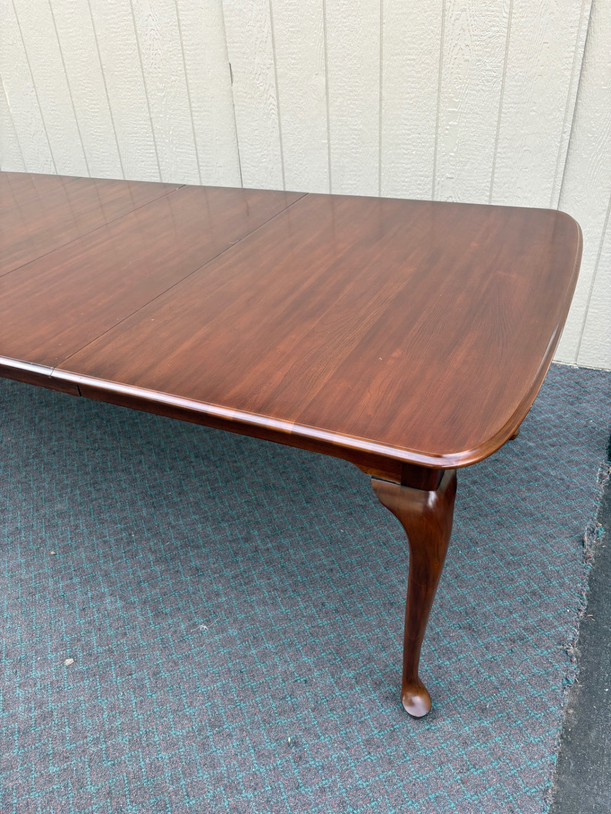 68164  Queen Anne Dining Table with 6 Chairs, Solid Wood, Elegant Design