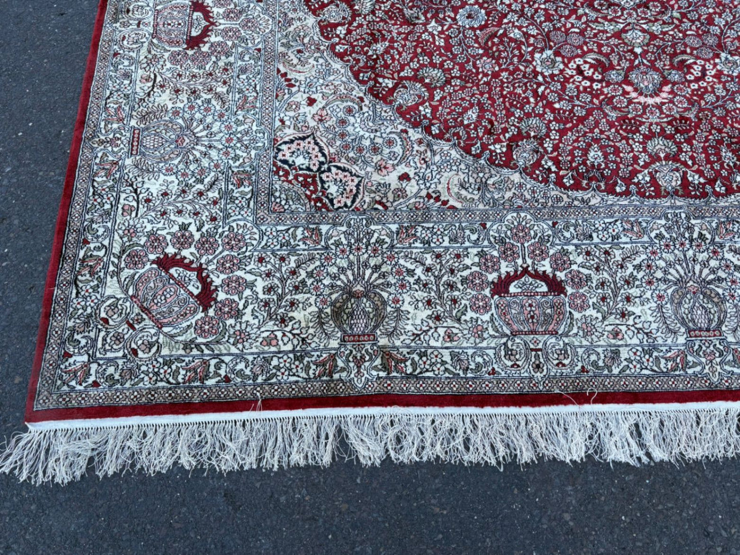 RUG02  Large Traditional Persian Style Wool Area Rug with Medallion Design