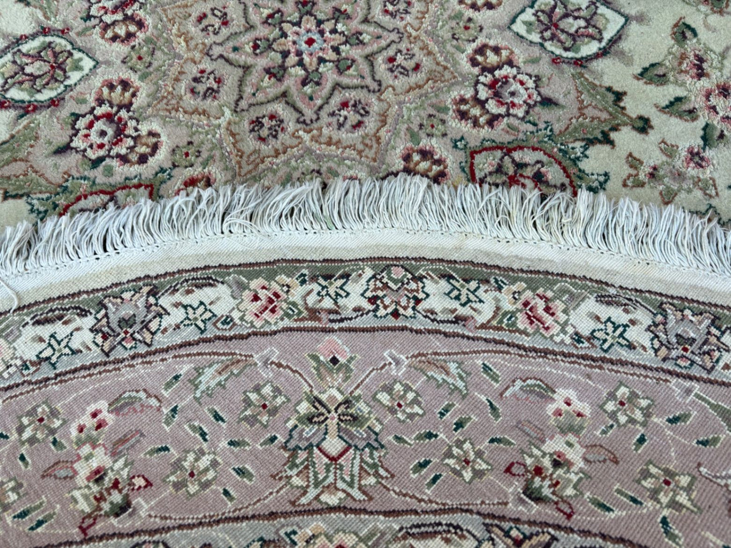 RUG06 Round Oriental Rug with Floral Medallion Design, Wool Blend