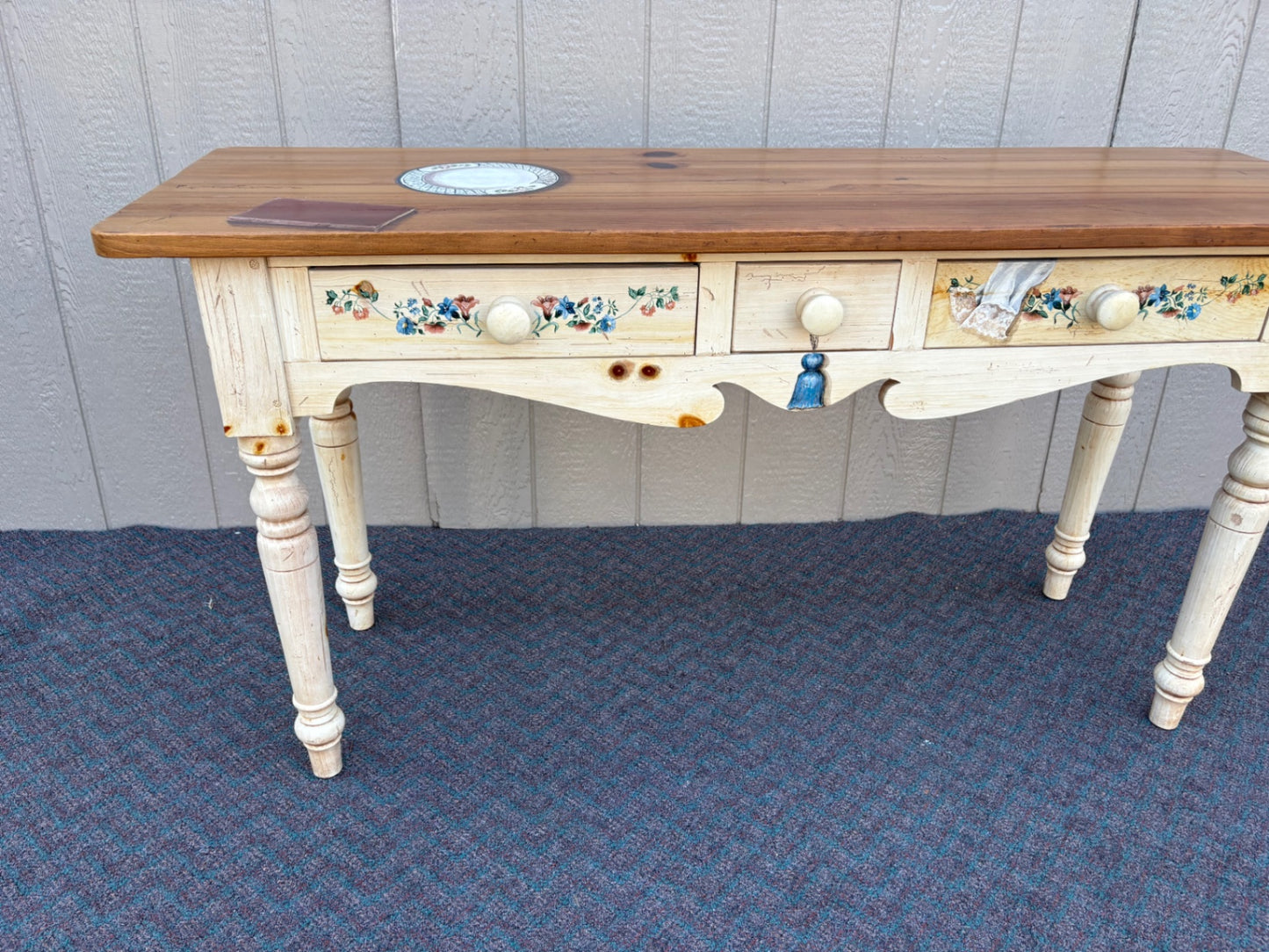 67858 Ethan Allen Country Style Console Table with Floral Accents
