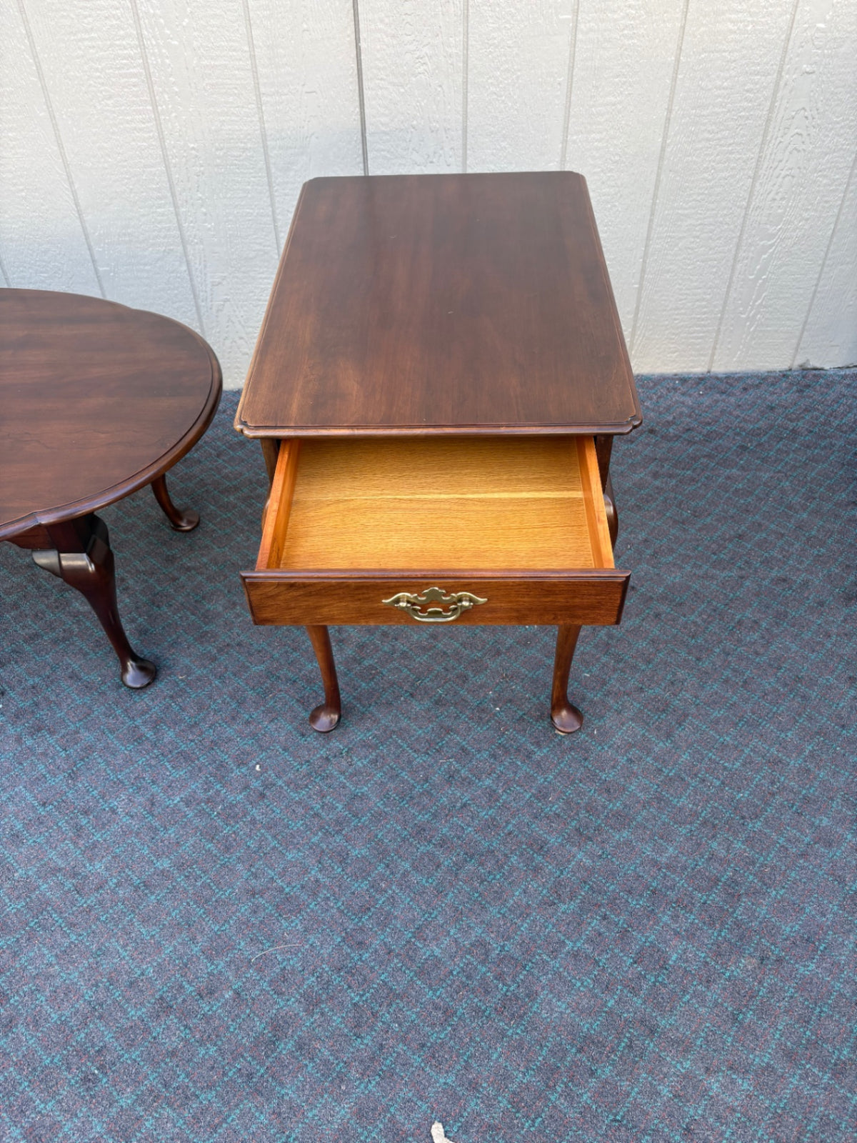 68213 Statton Cherry Queen Anne Style 3-Piece Coffee Table Set