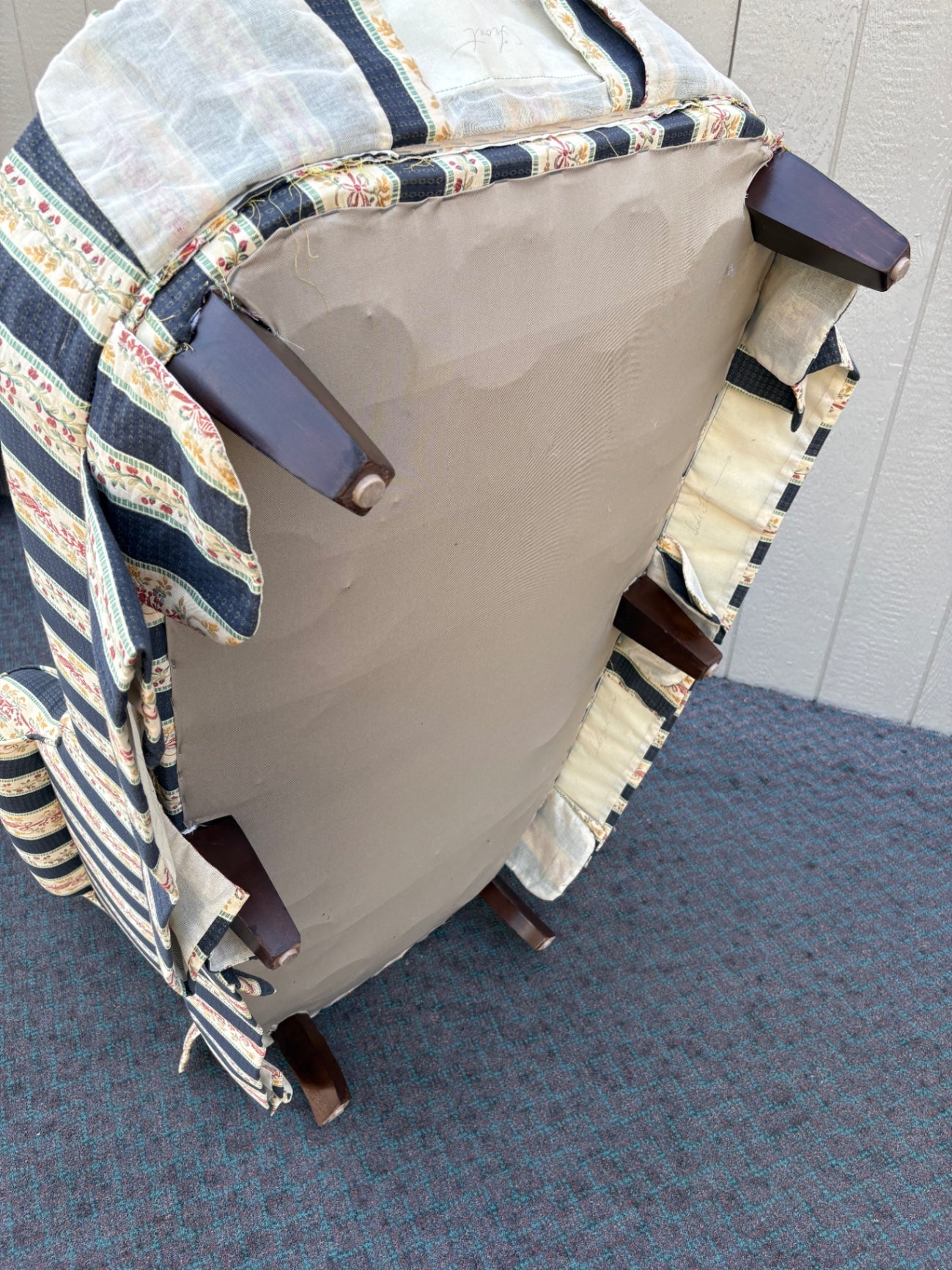67963 Vintage Striped Upholstered Fainting Couch with Floral Accents