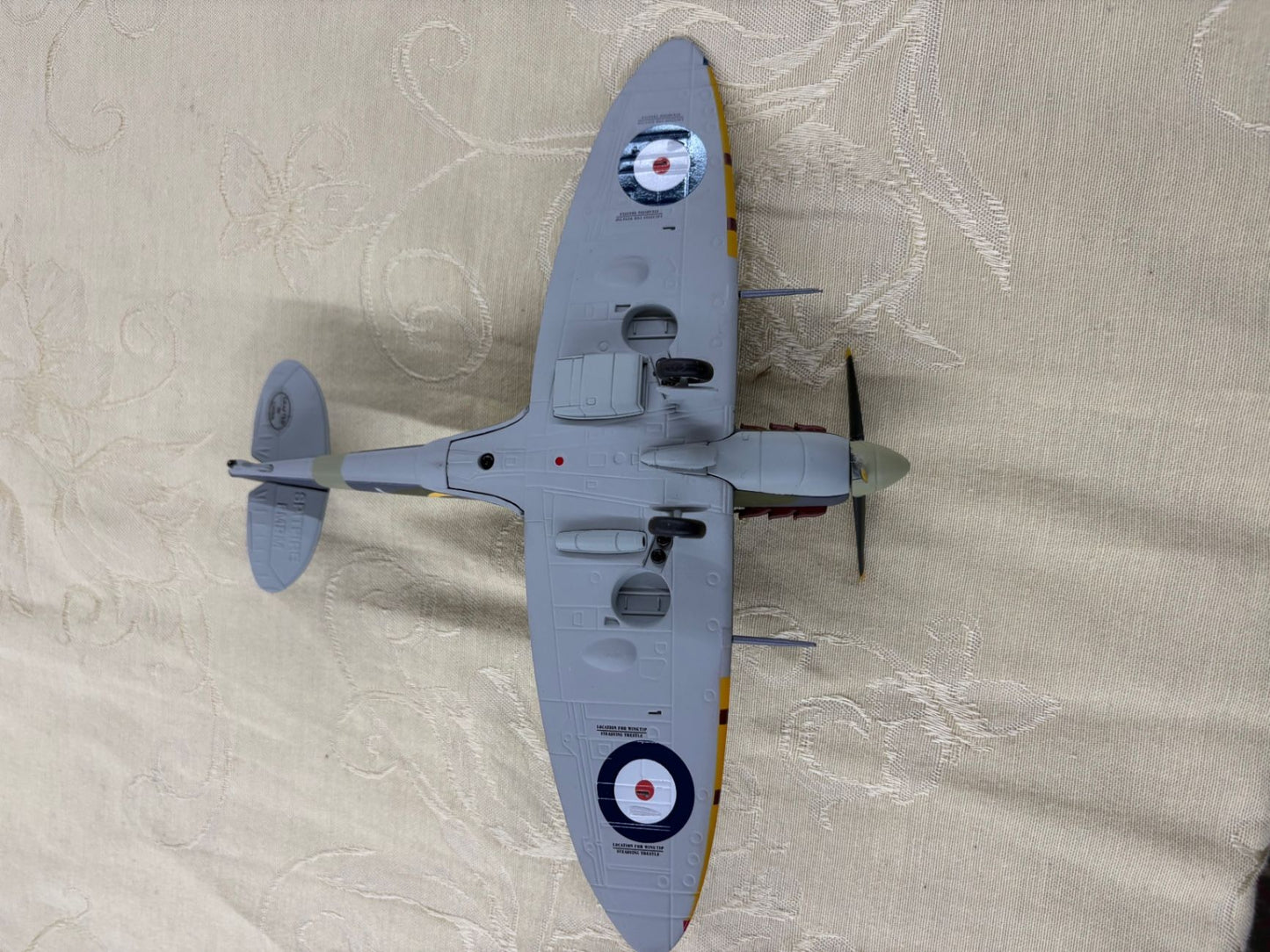 ES205  Franklin Mint Armour Collection WWII Spitfire Model Plane