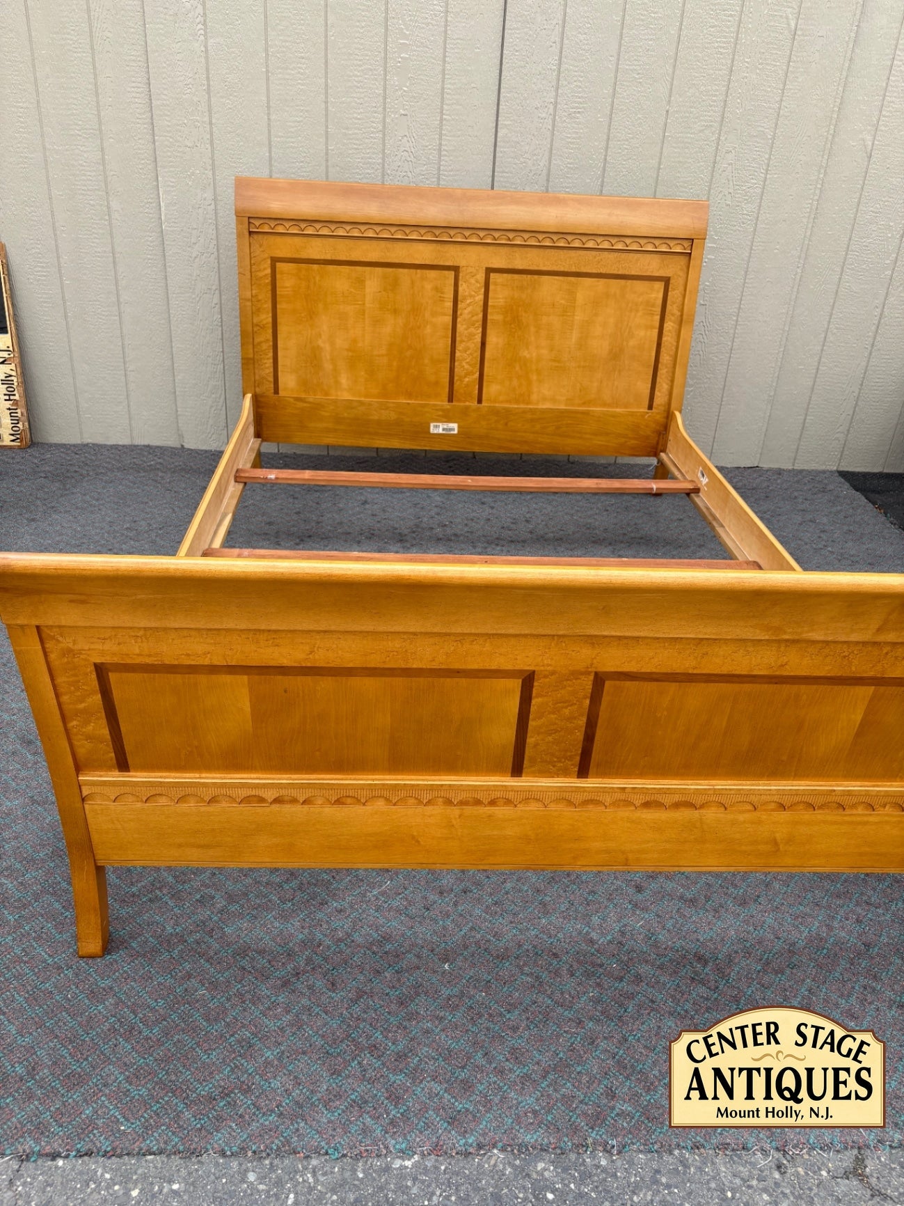 67984 Ethan Allen ?? Queen Size Sleigh Bed, Classic Cherry Wood Finish