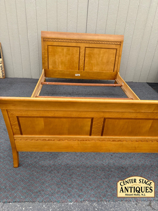 67984 Ethan Allen ?? Queen Size Sleigh Bed, Classic Cherry Wood Finish