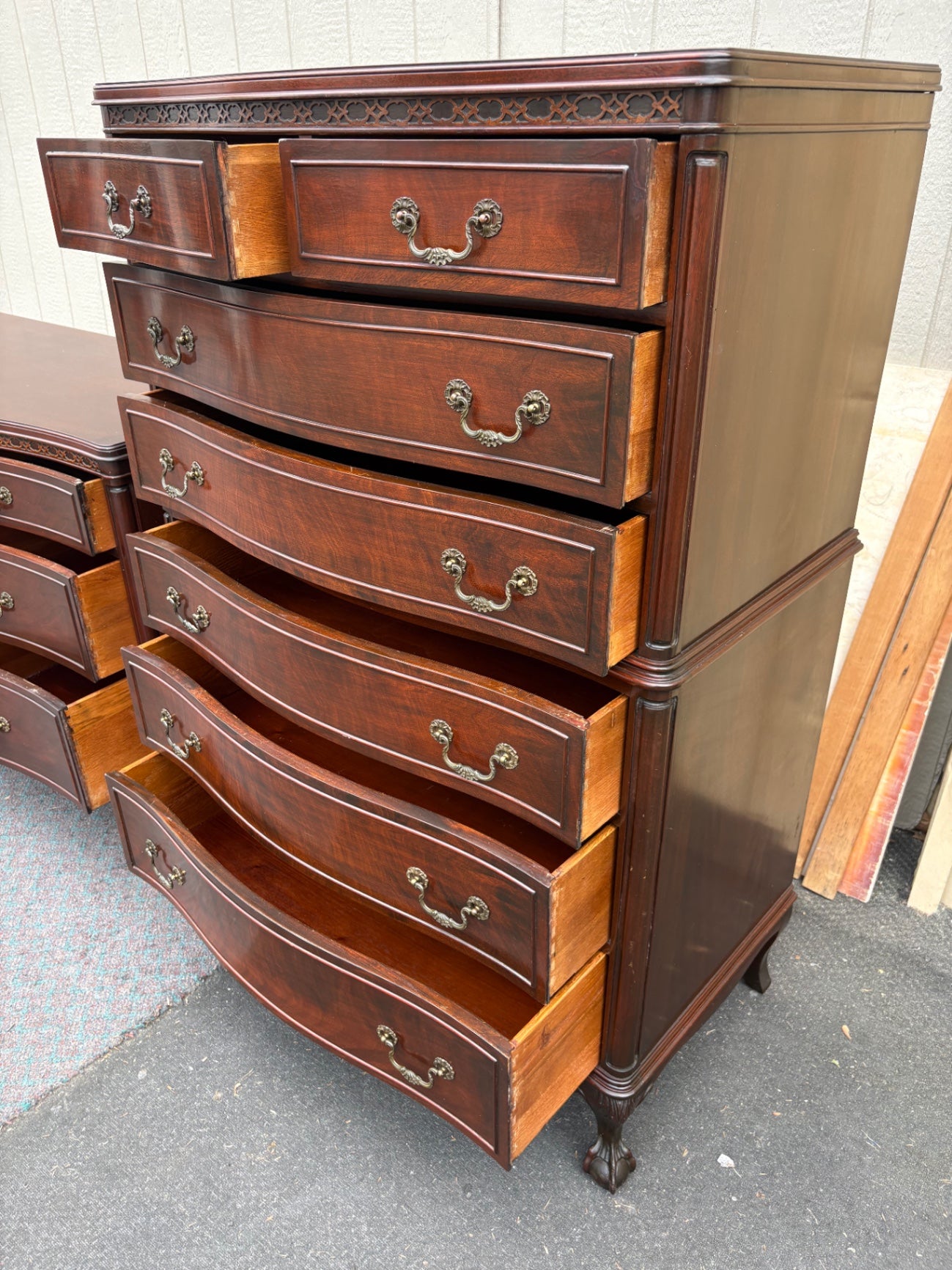 Elegant Mahogany 5-Piece Bedroom Set with Mirror and Dresser