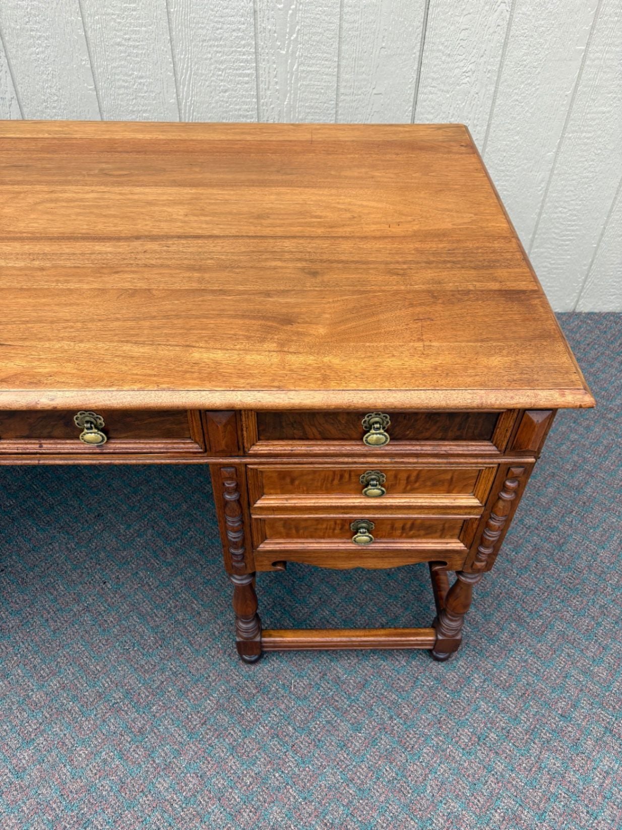 67611  Antique Executive Desk, Traditional Style in Solid Wood