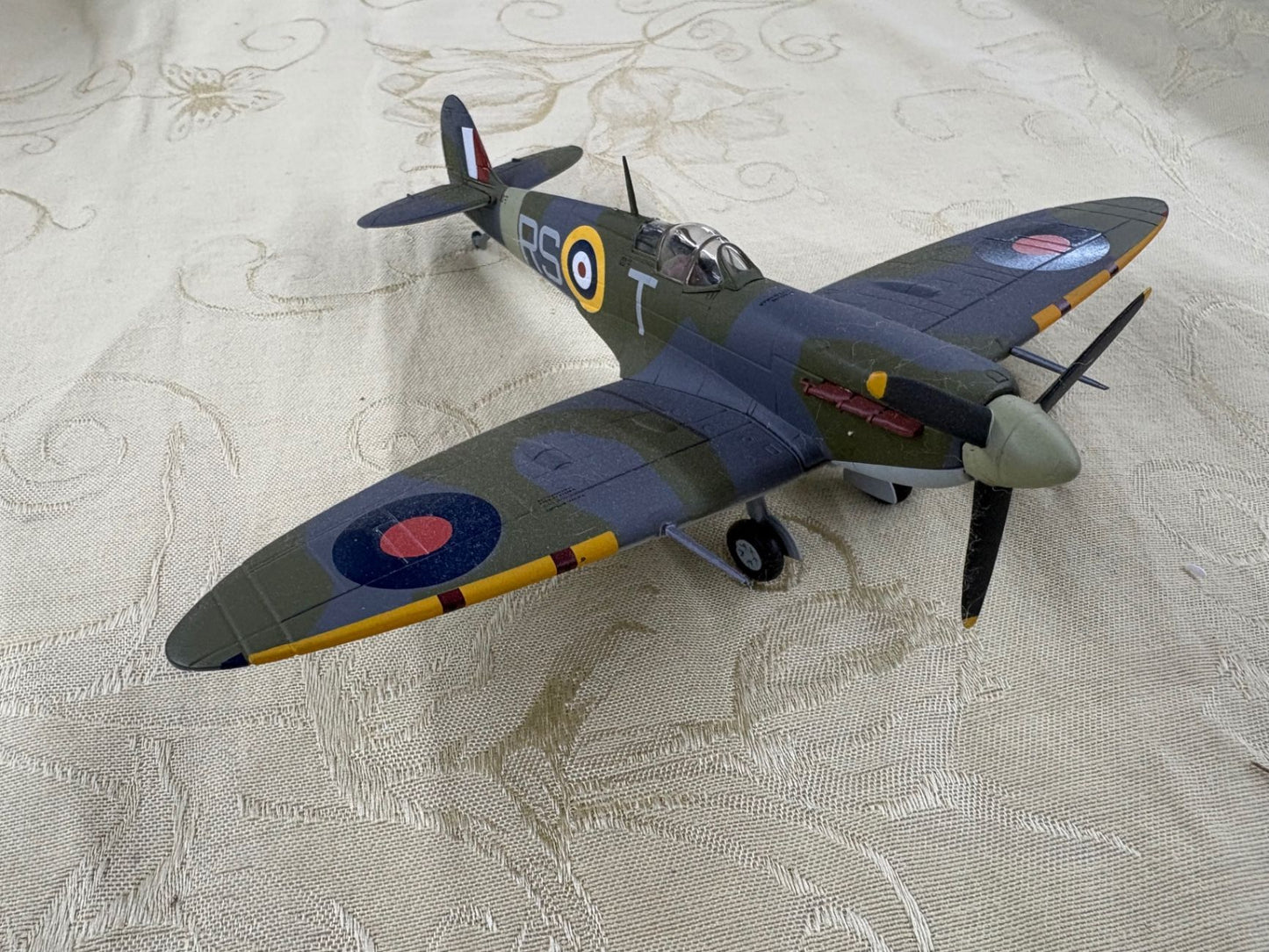 ES205  Franklin Mint Armour Collection WWII Spitfire Model Plane