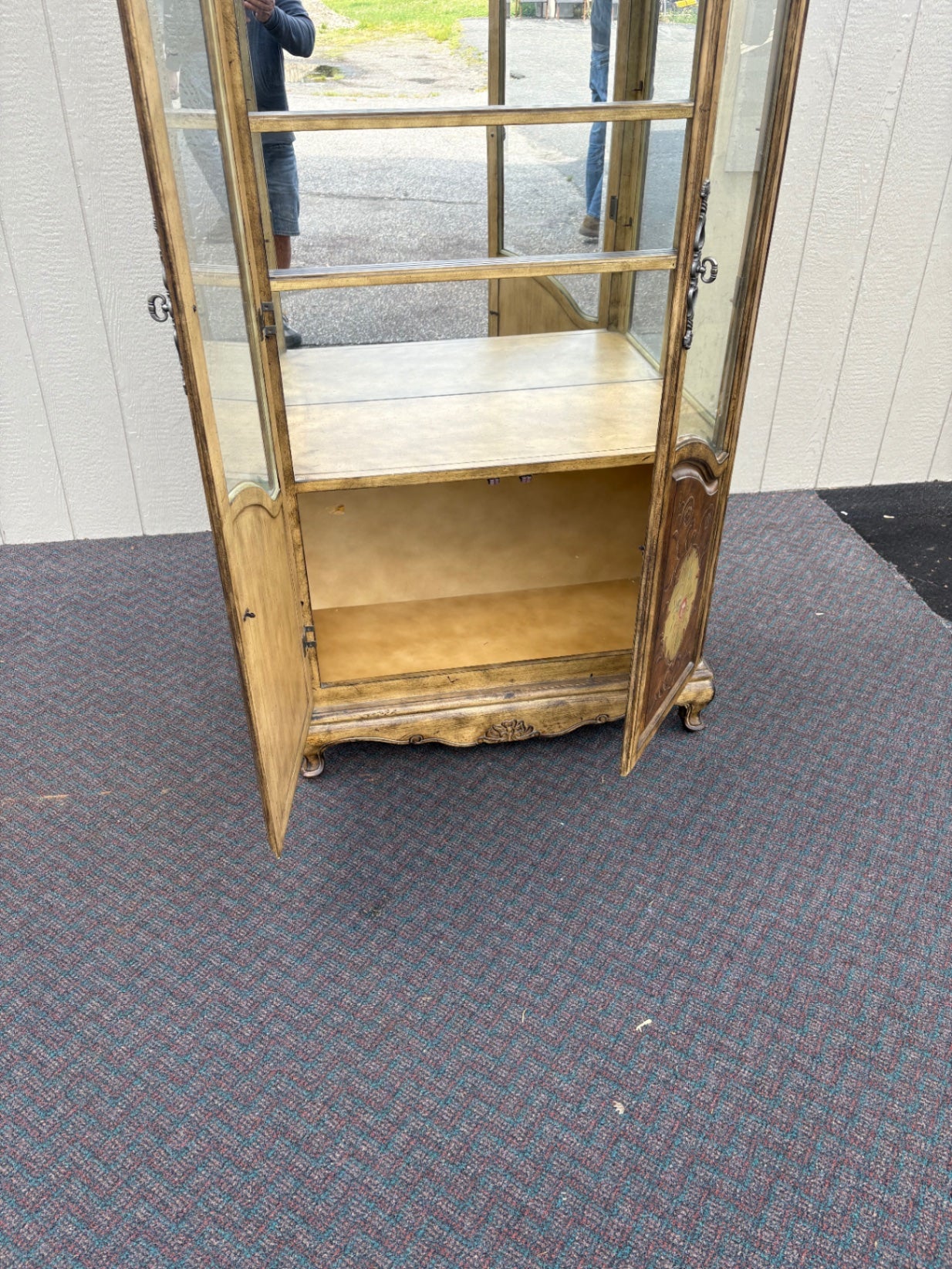 67683 French Provincial Hand-Painted Curio Cabinet with Glass Doors