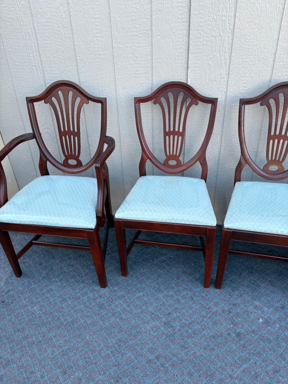 Set of 6 Hepplewhite Shield Back Dining Chairs in Mahogany