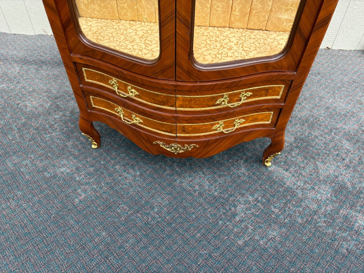 67357 Exquisite Louis XV Style Curio Cabinet with Glass Shelves