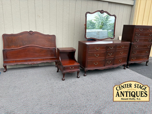 67895 Elegant Mahogany 5-Piece Bedroom Set with Mirror and Dresser