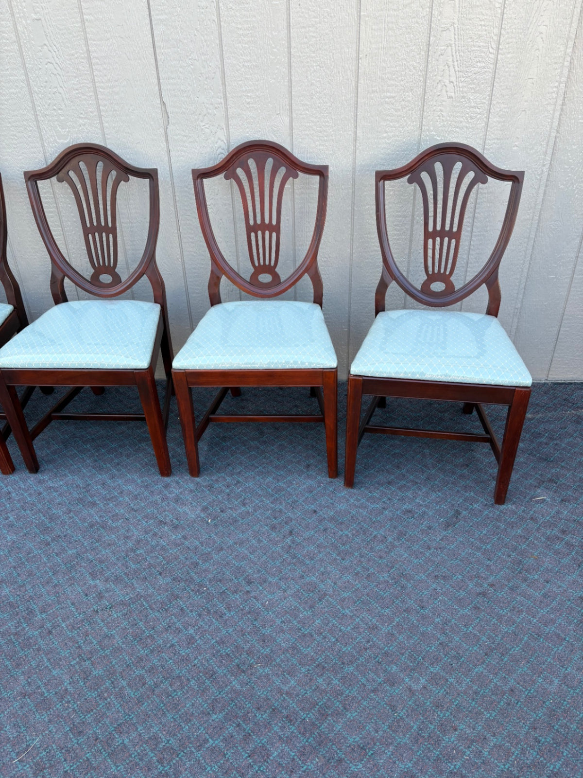 Set of 6 Hepplewhite Shield Back Dining Chairs in Mahogany