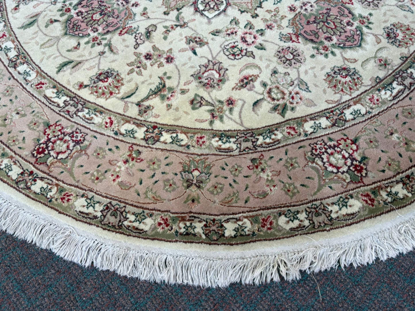 RUG06 Round Oriental Rug with Floral Medallion Design, Wool Blend