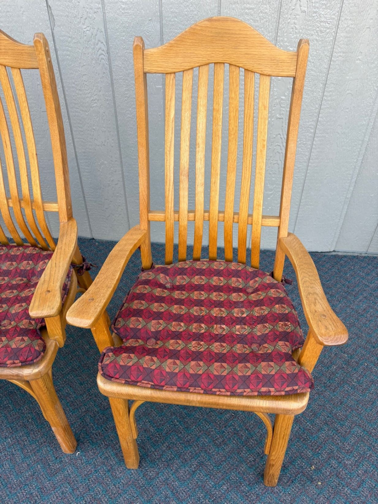 67633 Set of 4 Oak Dining Chairs with Cushions, Vintage Slat-back Design