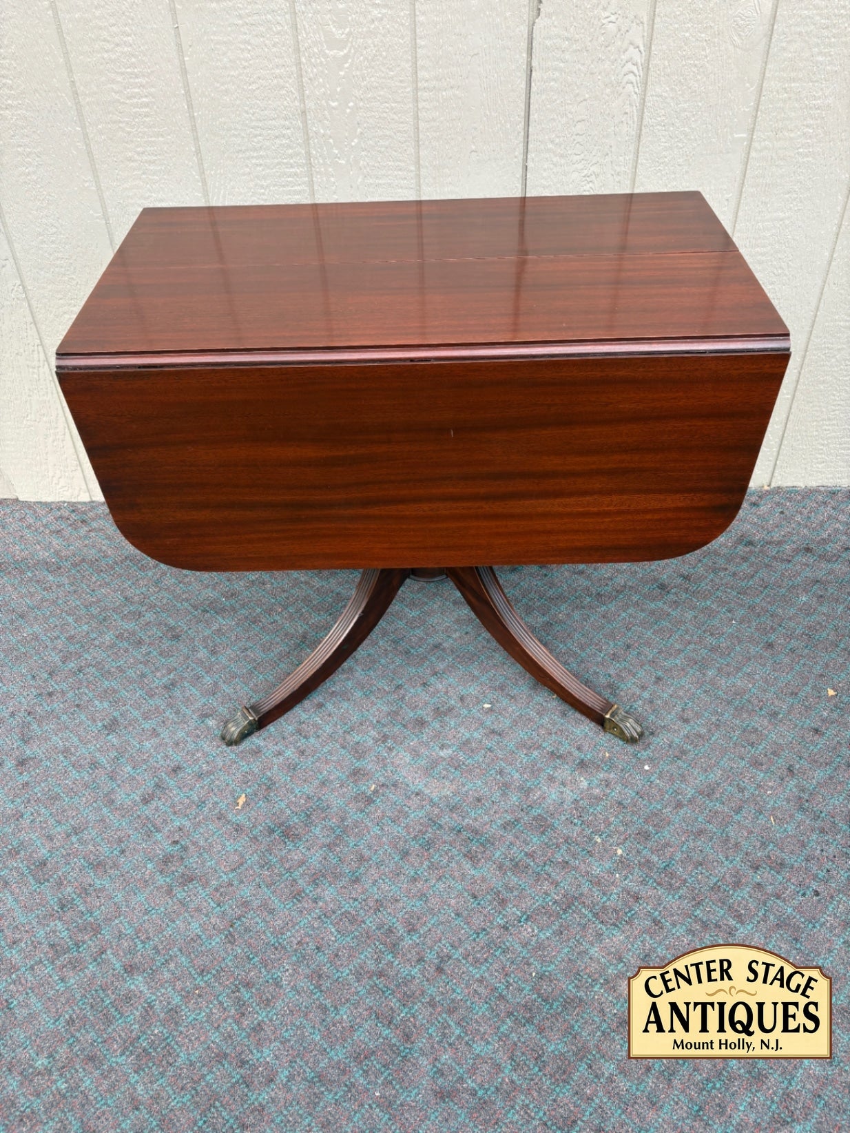 68092  Elegant Duncan Phyfe Drop Leaf Dining Table with Mahogany Finish