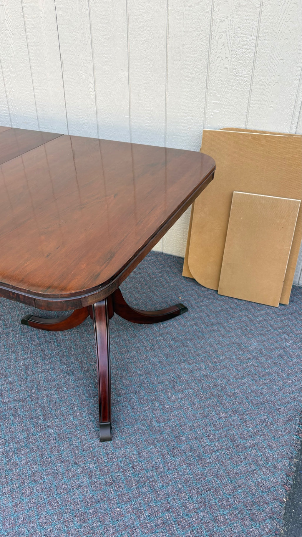 67845 Duncan Phyfe Style Dining Table with 6 Shield Back Chairs