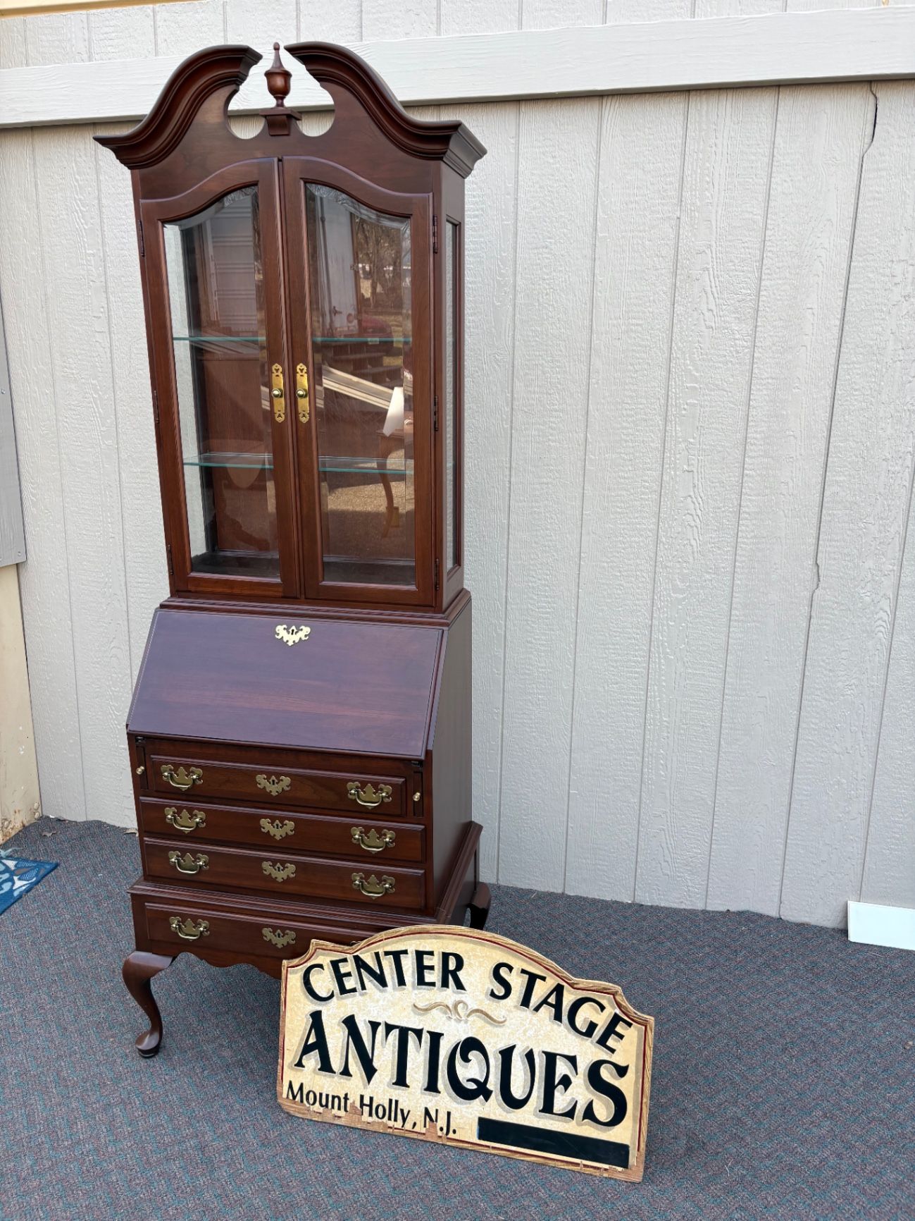 67580 Ethan Allen Traditional Secretary Desk with Hutch in Mahogany