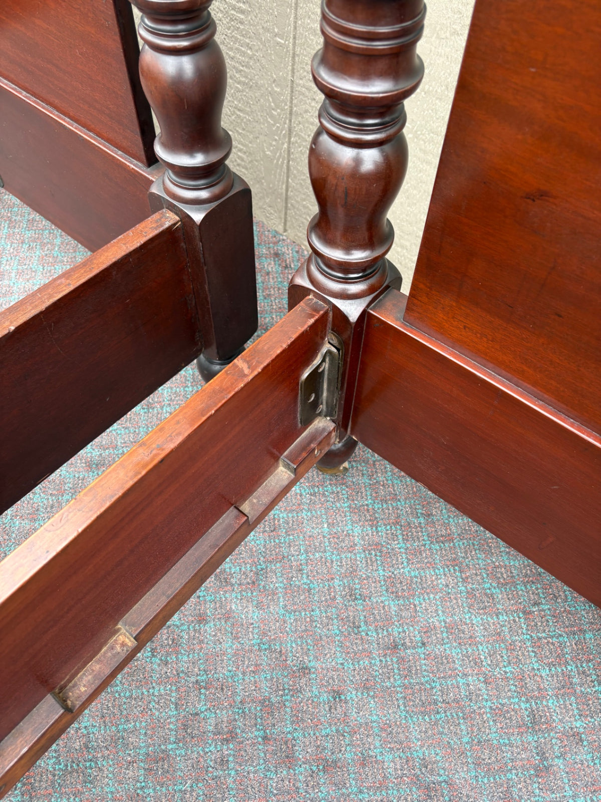 68122  Pair of Mahogany Four-Poster Twin Beds by Tobey Furniture