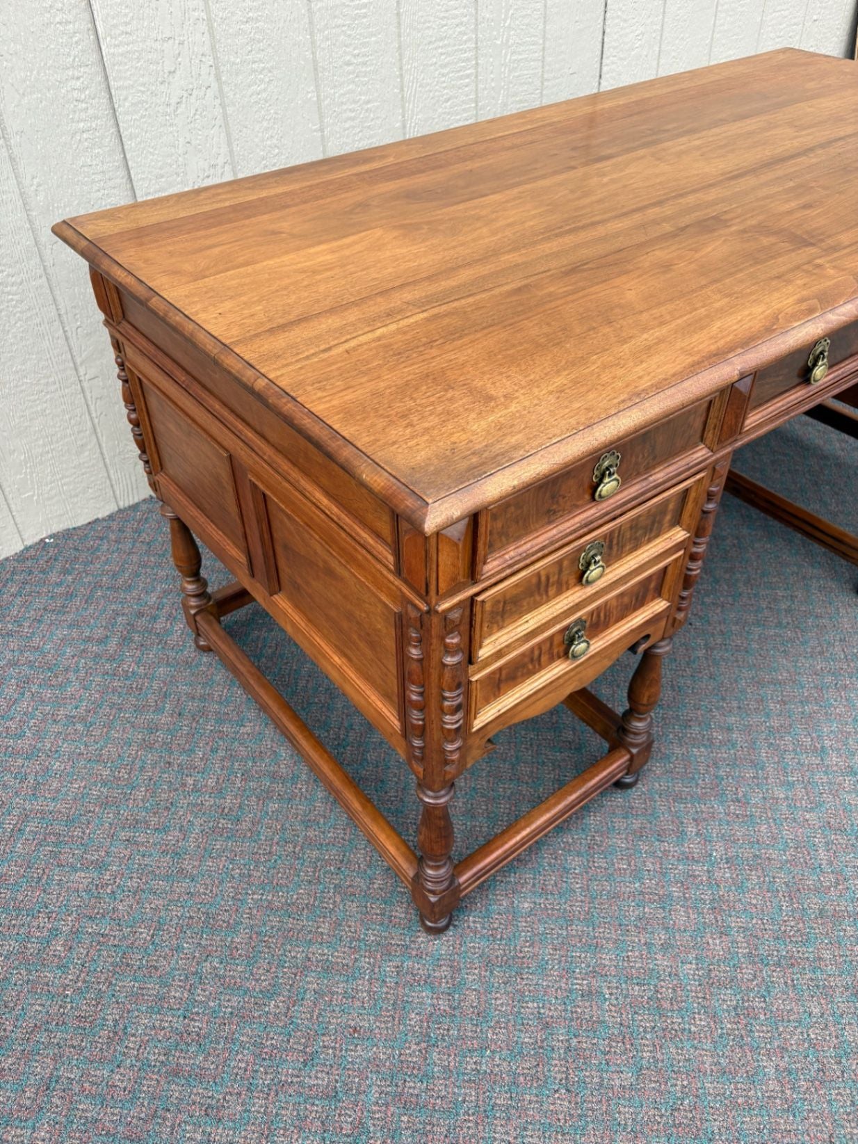 67611  Antique Executive Desk, Traditional Style in Solid Wood