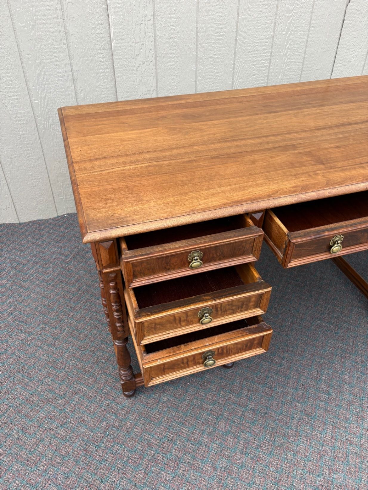 67611  Antique Executive Desk, Traditional Style in Solid Wood