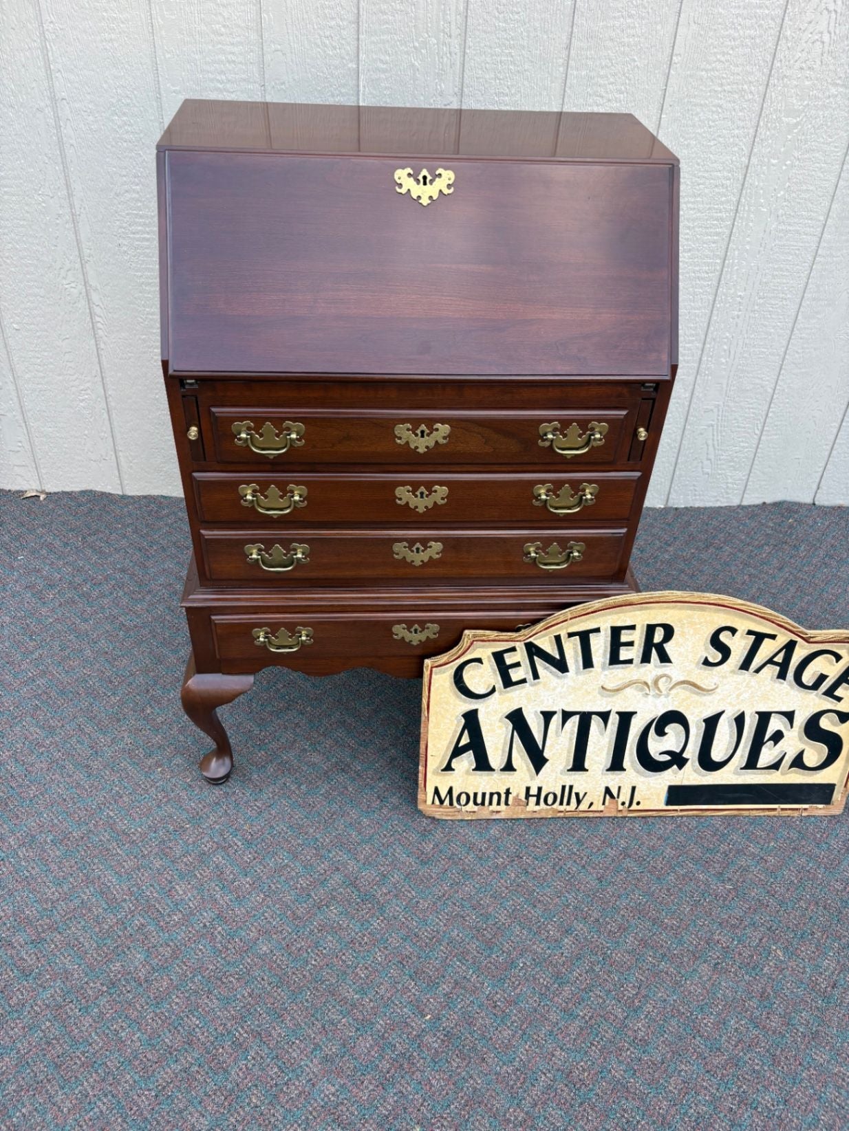 67580 Ethan Allen Traditional Secretary Desk with Hutch in Mahogany