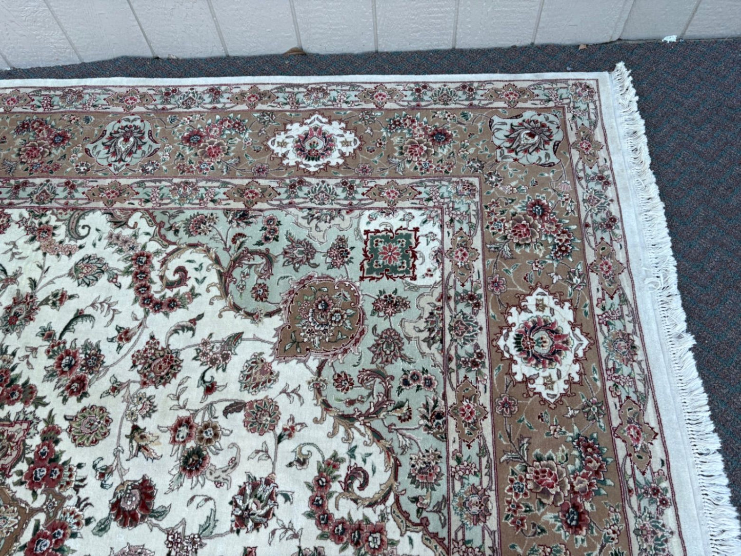 RUG 07 Traditional Oriental Rug with Floral Medallion Design, Wool 8' x 10' 6"
