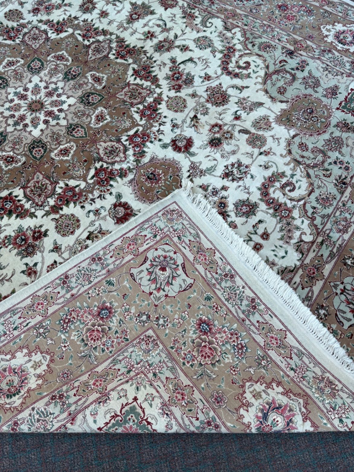 RUG 07 Traditional Oriental Rug with Floral Medallion Design, Wool 8' x 10' 6"