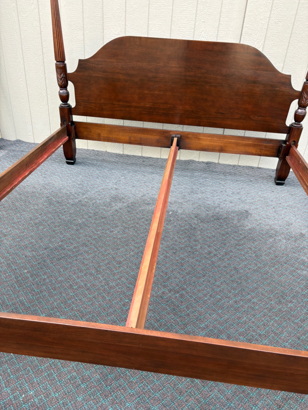 68165  Harden King Size Poster Bed, Traditional Mahogany Finish