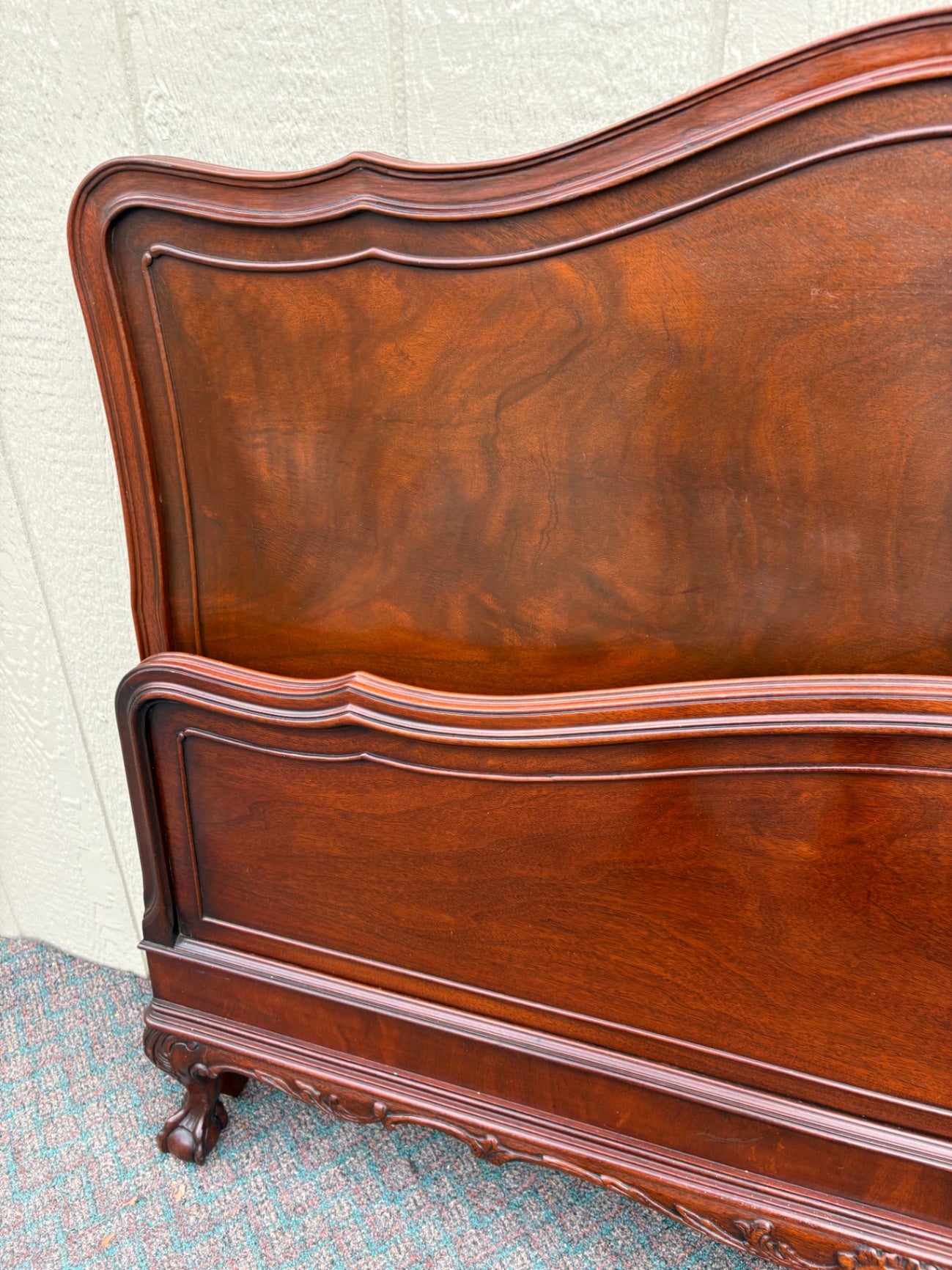 Elegant Mahogany 5-Piece Bedroom Set with Mirror and Dresser