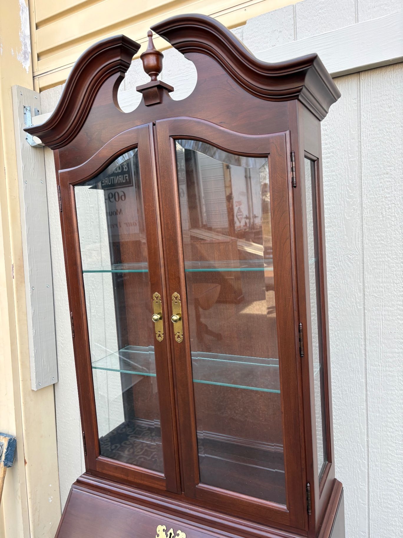 67580 Ethan Allen Traditional Secretary Desk with Hutch in Mahogany