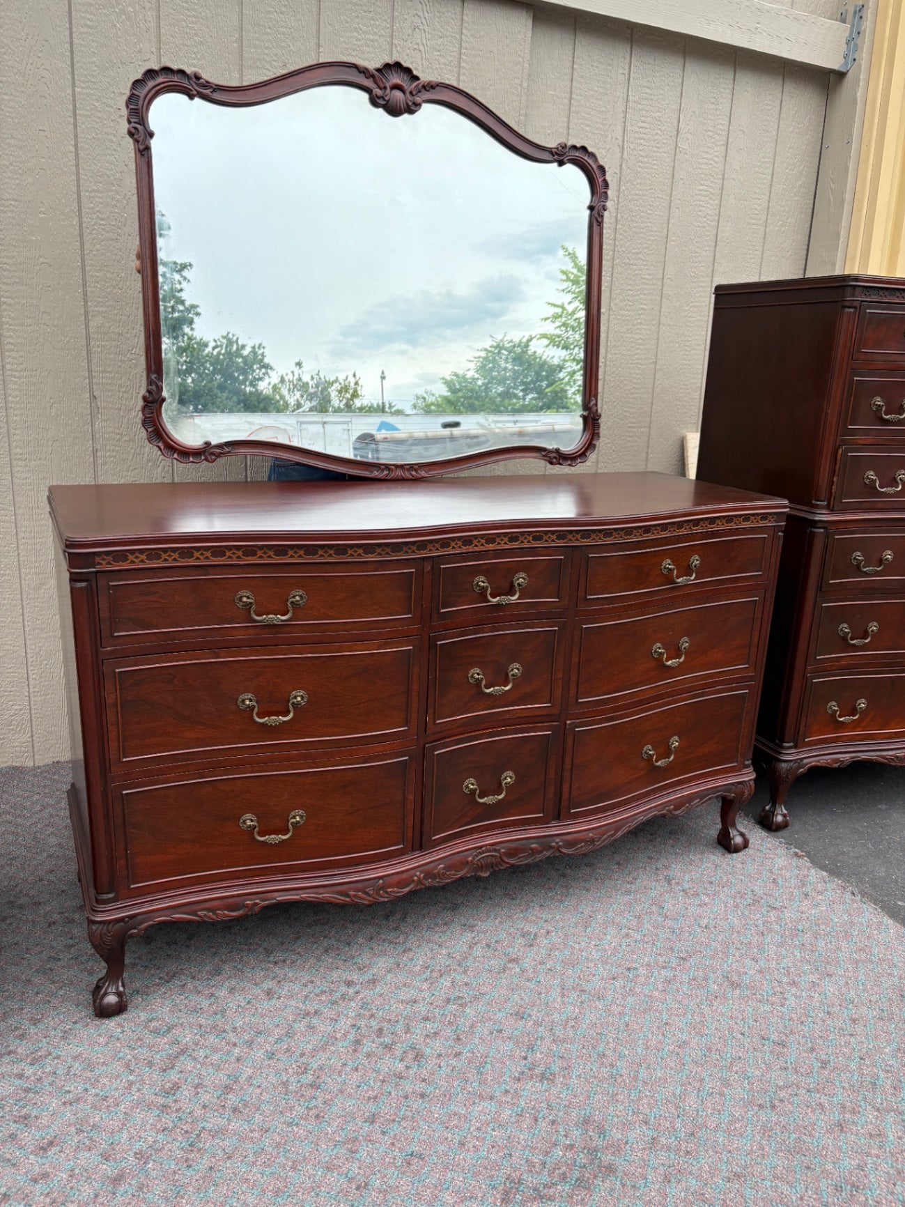 Elegant Mahogany 5-Piece Bedroom Set with Mirror and Dresser