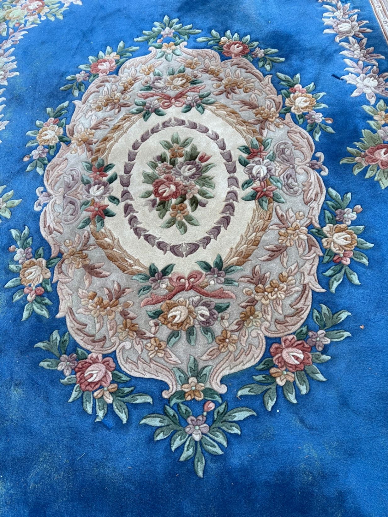 RUG01  Elegant European-Style Floral Area Rug in Rich Blue Wool