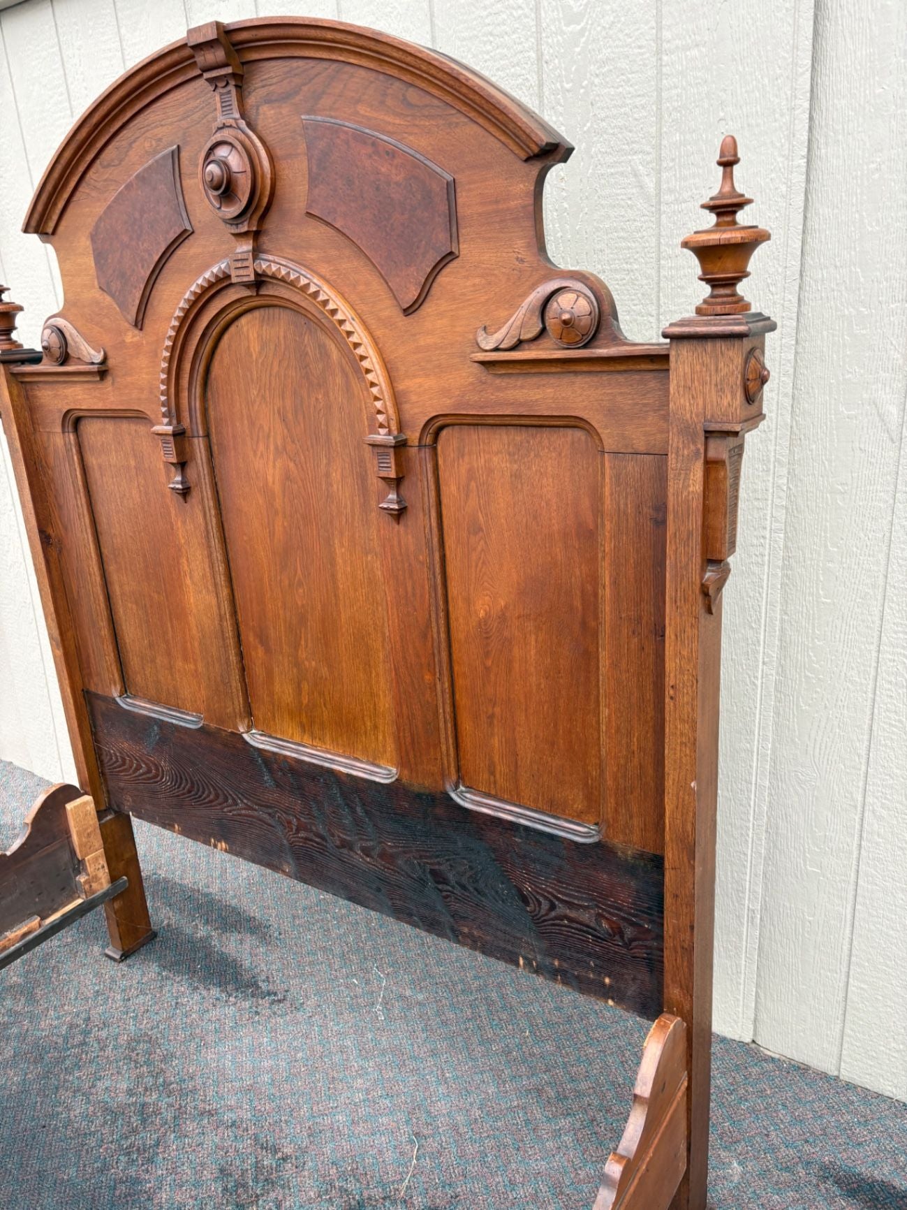 67434  Victorian Full Size Bed with Intricate Carved Headboard