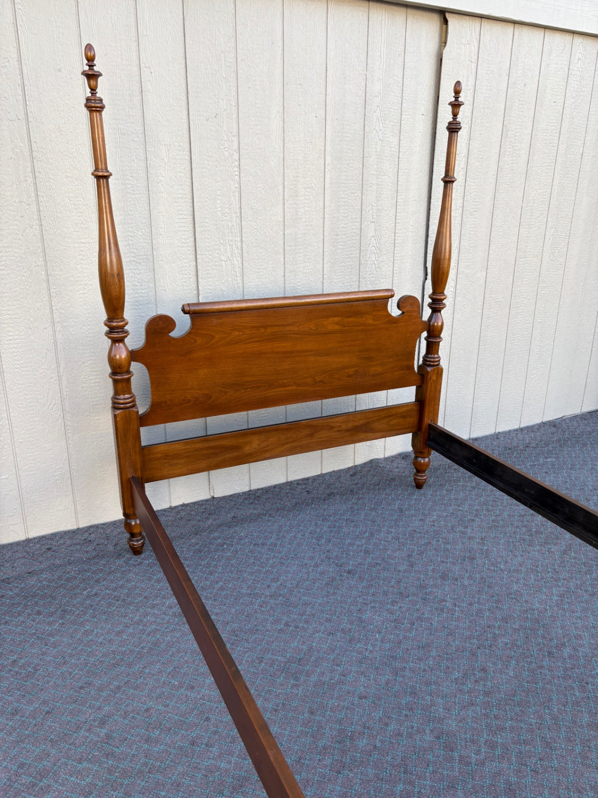 68168  Henkel Harris Full Size Mahogany Poster Bed, Traditional Style
